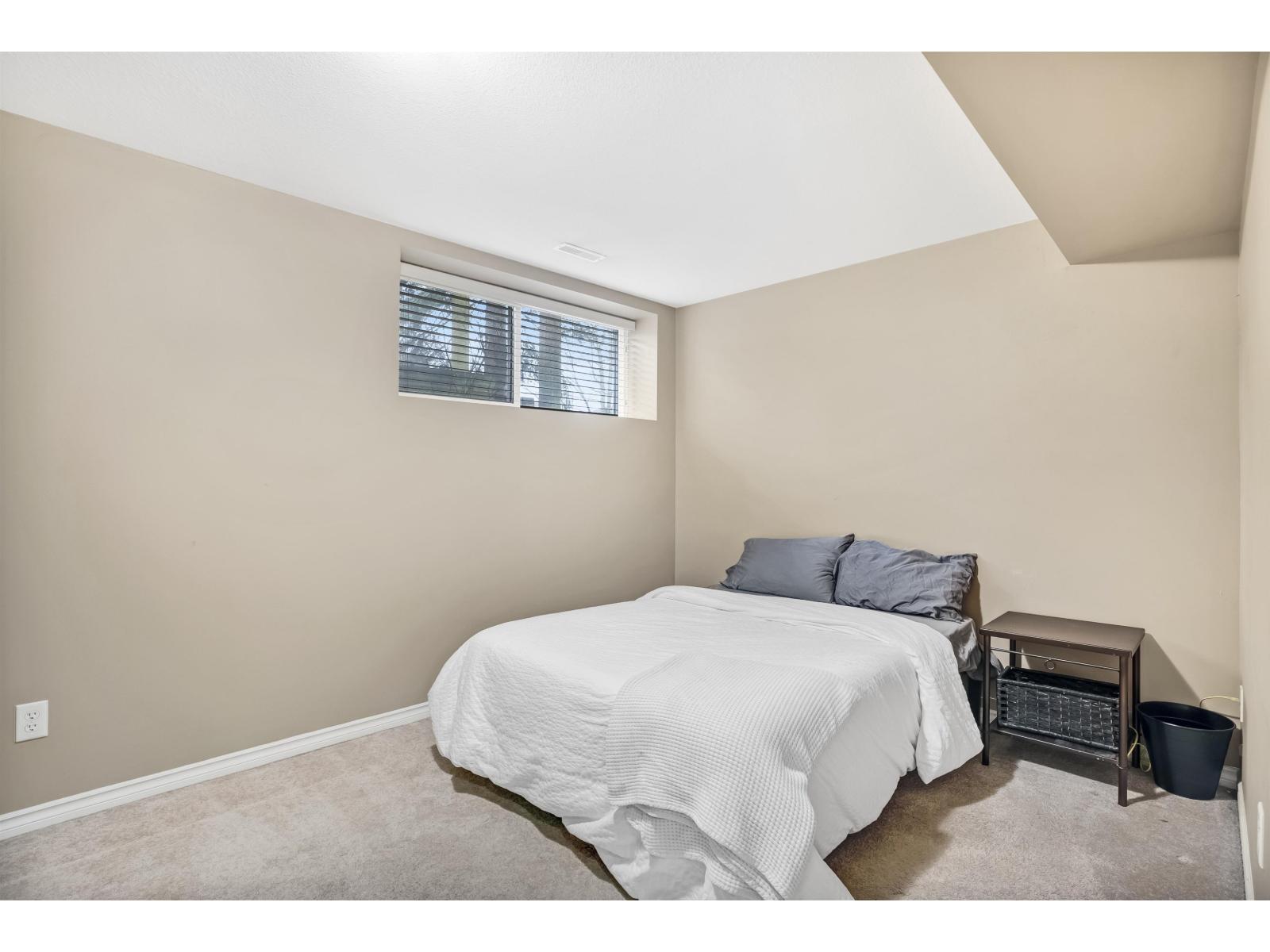 5 6588 188 Street Property Photo 27