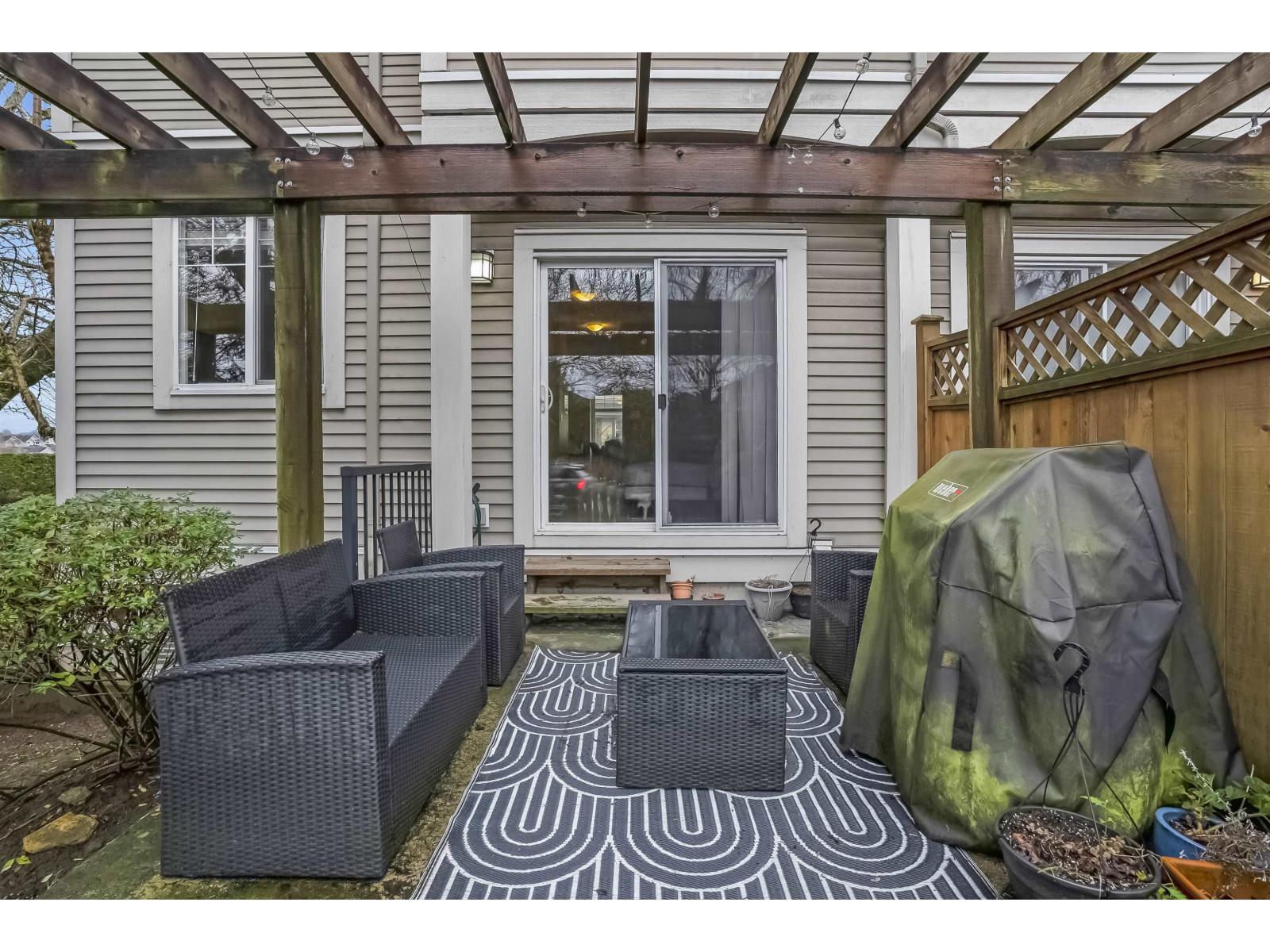 5 6588 188 Street Property Photo 33