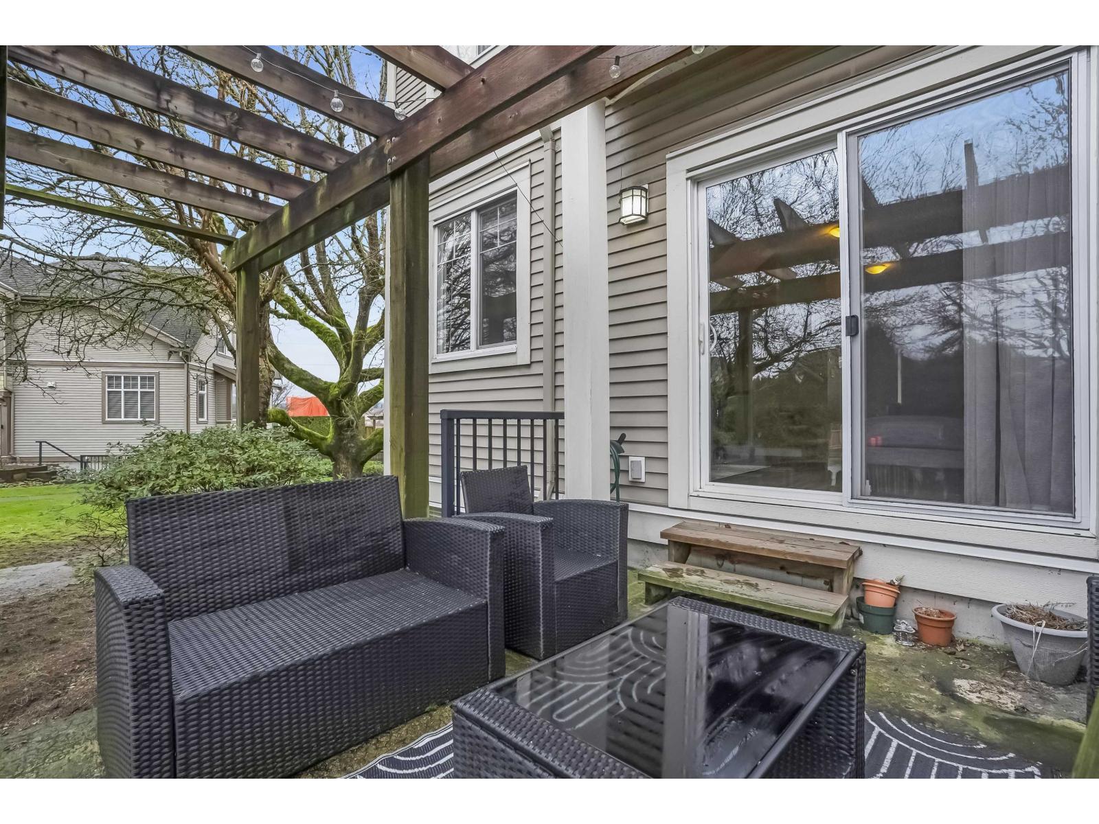 5 6588 188 Street Property Photo 34