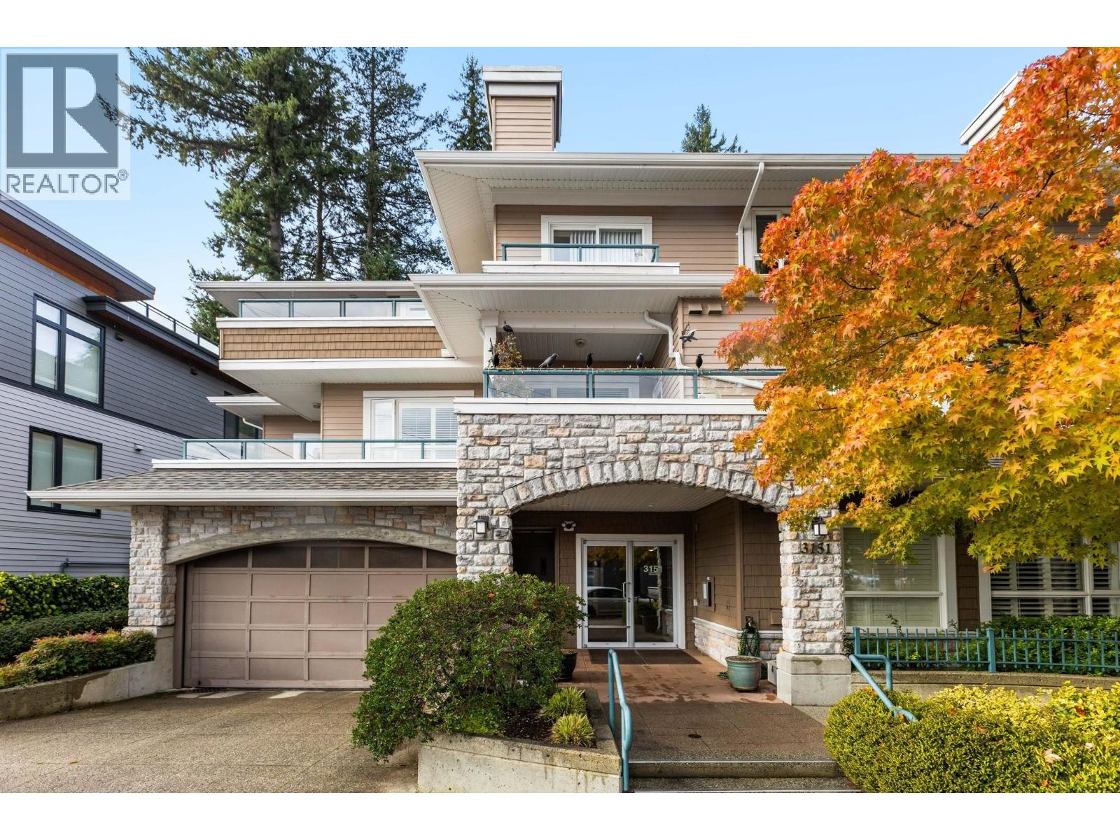 206 3151 Connaught Crescent Property Photo 1
