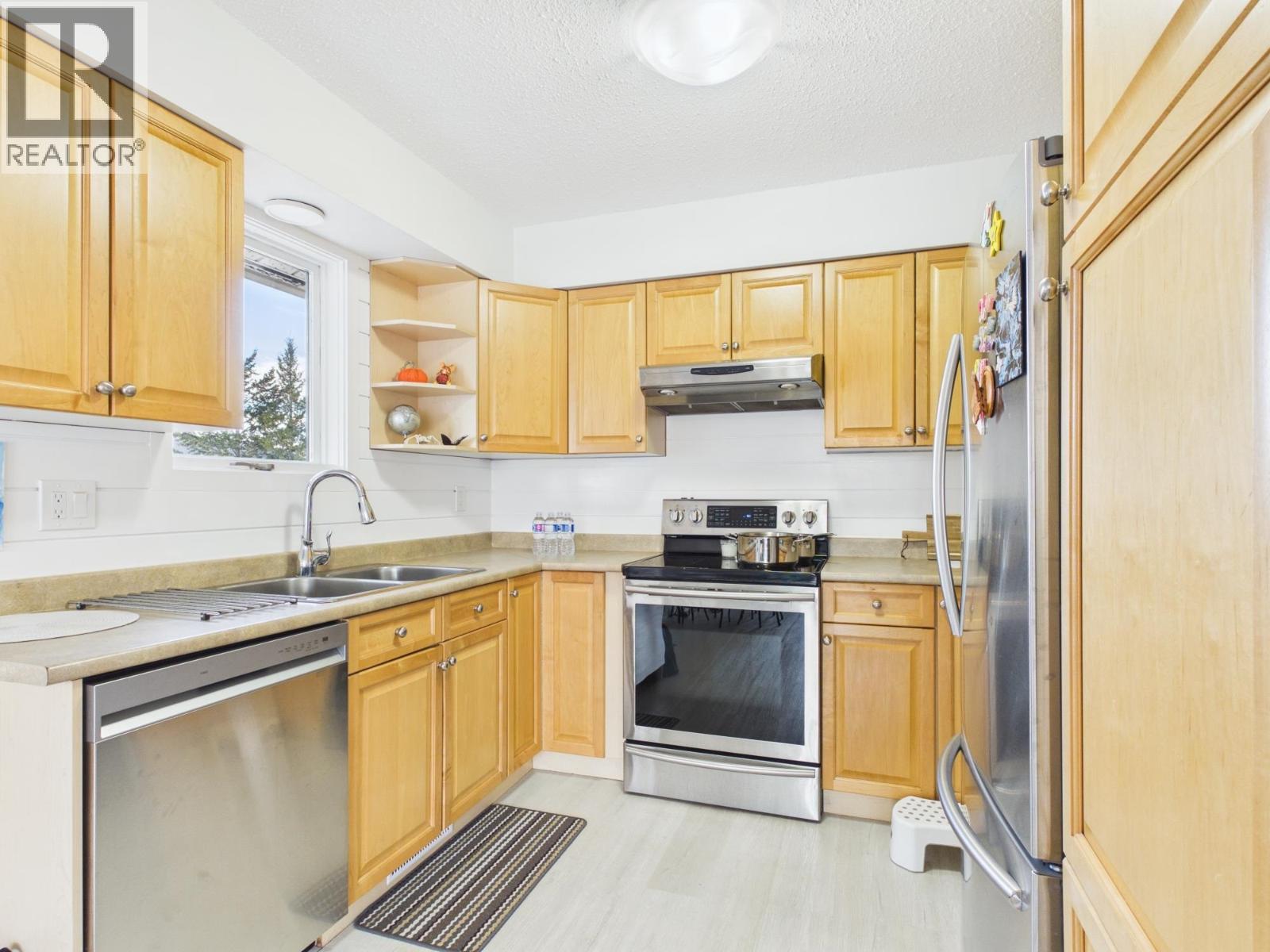 964 Huston Street Property Photo 4
