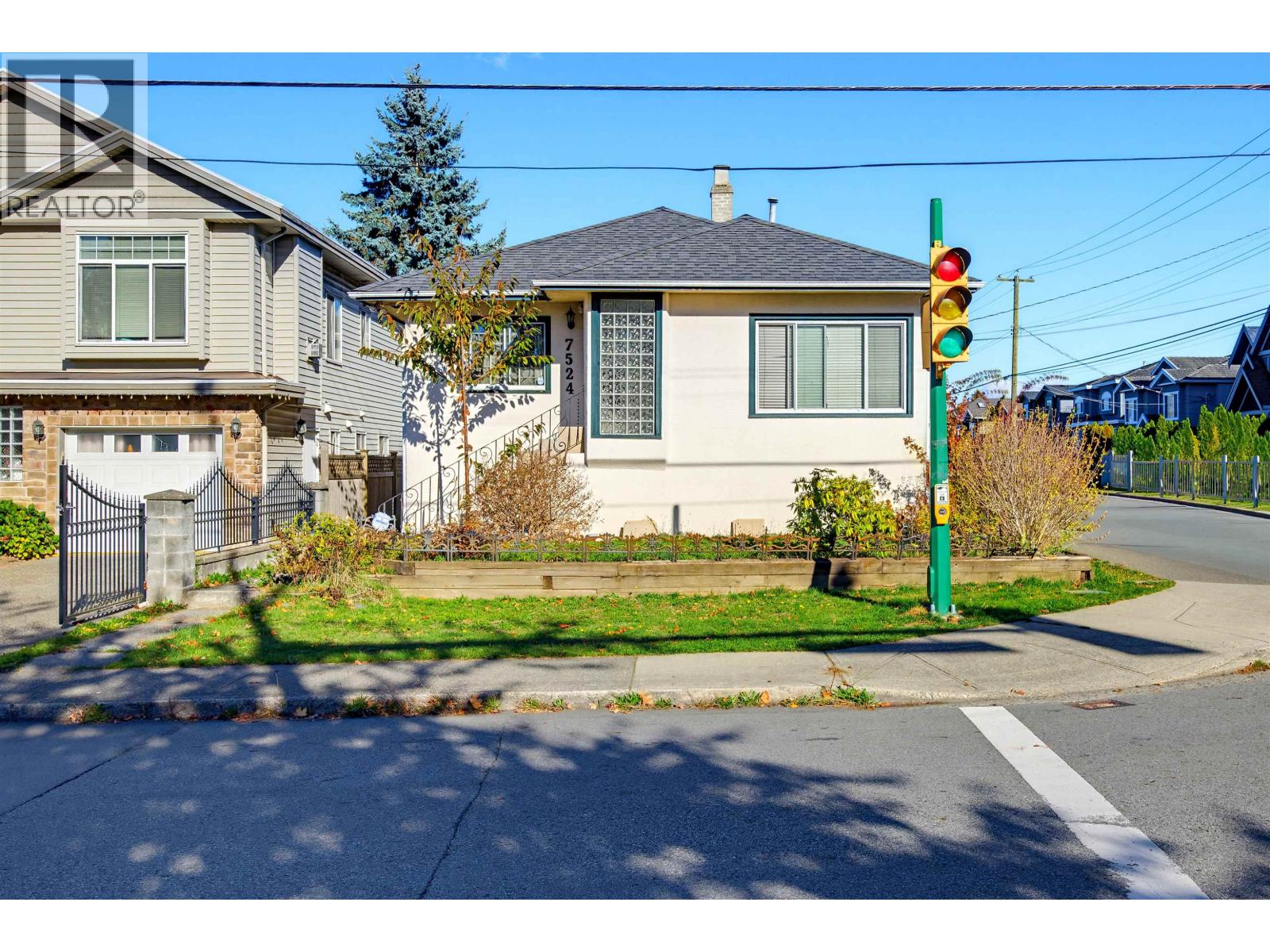 7524 4TH STREET Property Photo 1