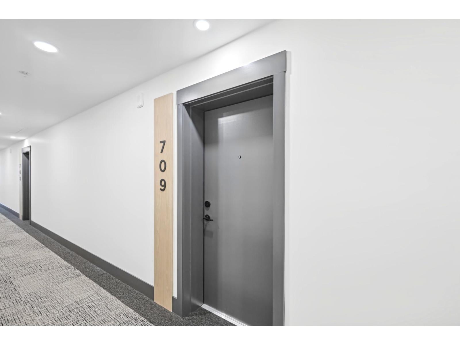 709 27254 ALDERGROVE TOWN CENTRE DRIVE Property Photo 1