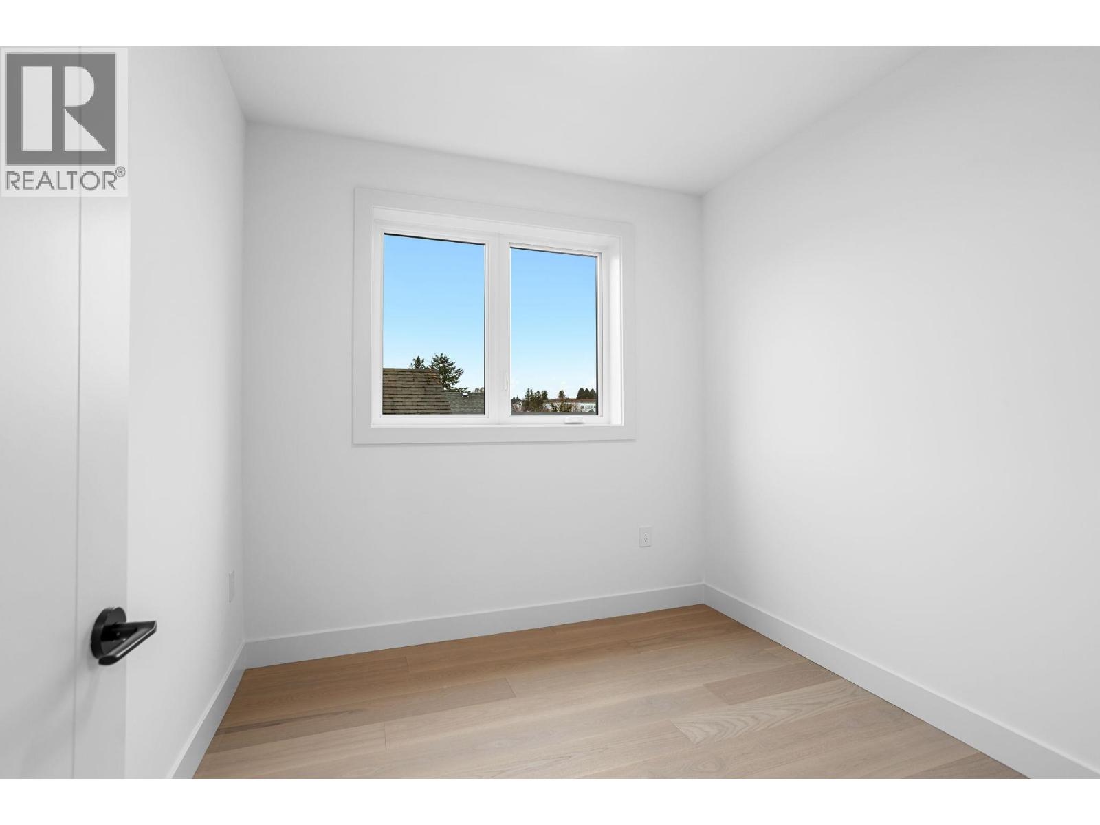 2 3275 Graveley Street Property Photo 12