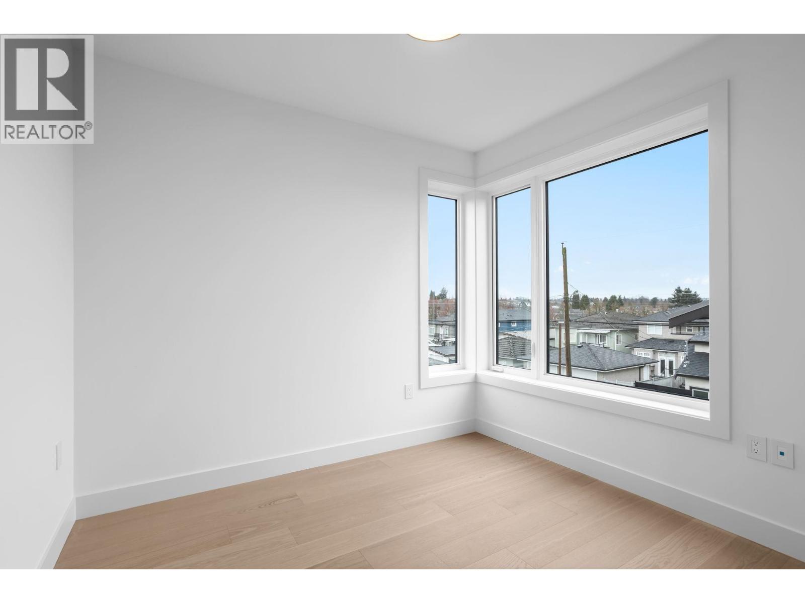 2 3275 Graveley Street Property Photo 13