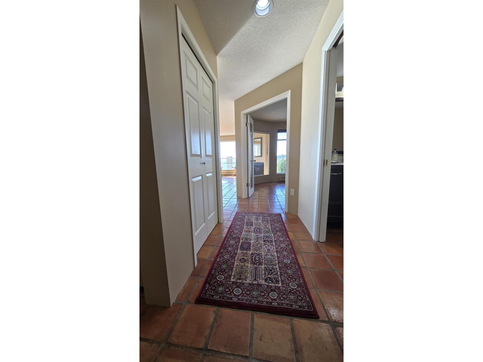 401 15025 Victoria Avenue Property Photo 4