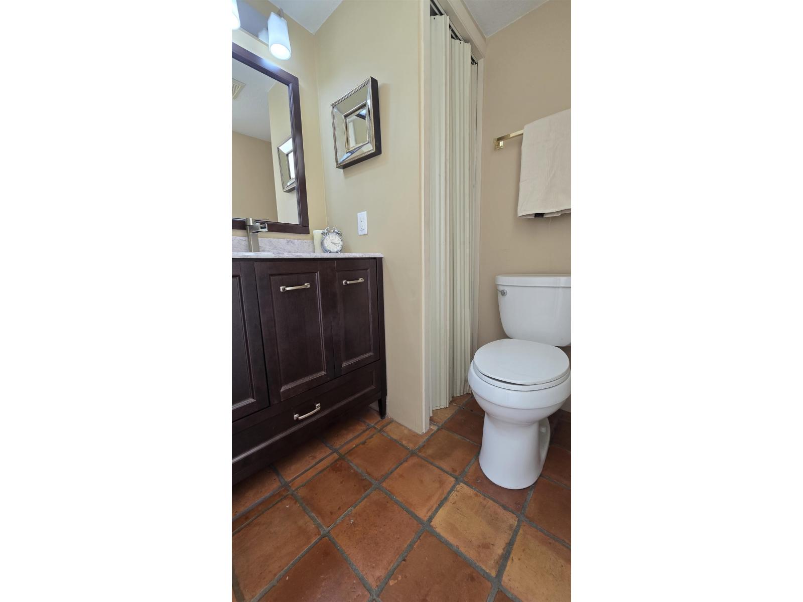 401 15025 Victoria Avenue Property Photo 16