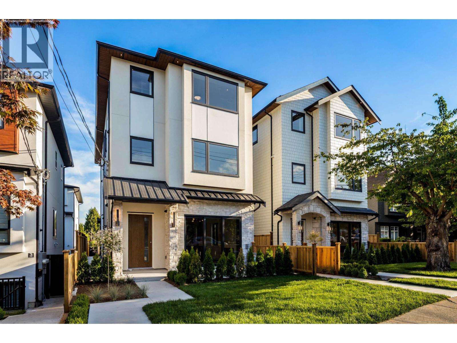 1 6682 Napier Street Photo de la propriété 1