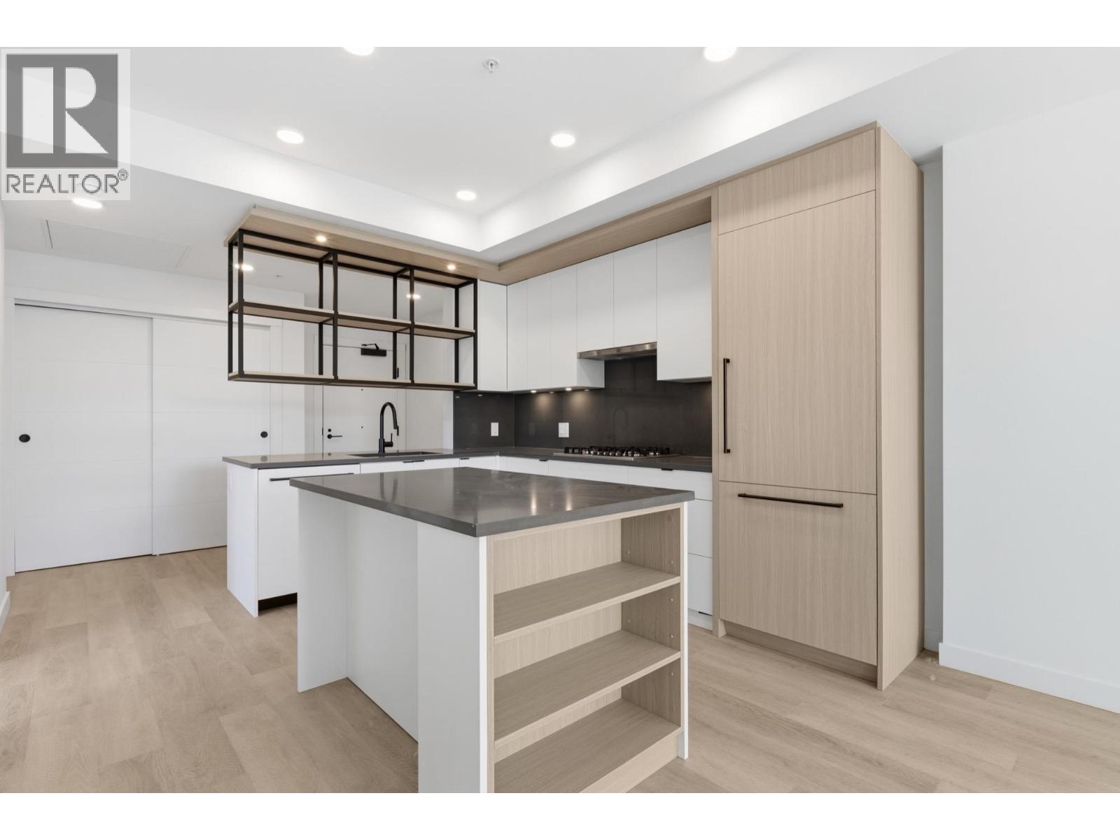 302 2268 E Broadway Property Photo 1