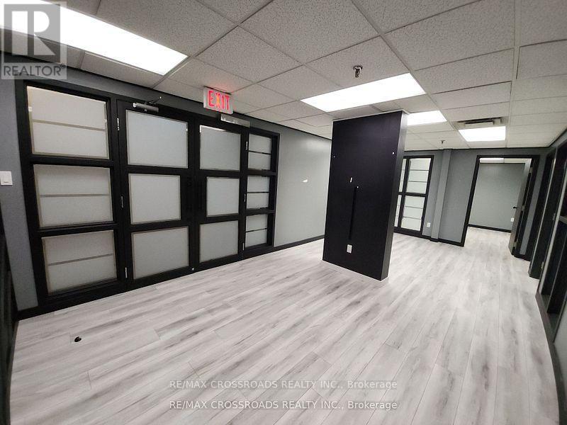 Lla - 50 Dunlop Street E Property Photo 18