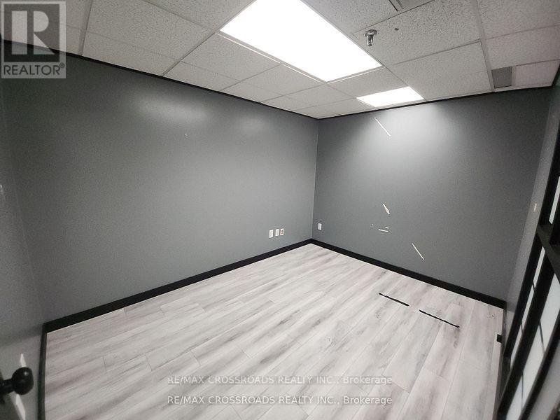 Lla - 50 Dunlop Street E Property Photo 19