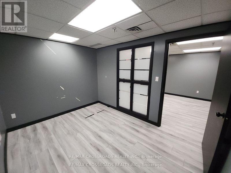 Lla - 50 Dunlop Street E Property Photo 20
