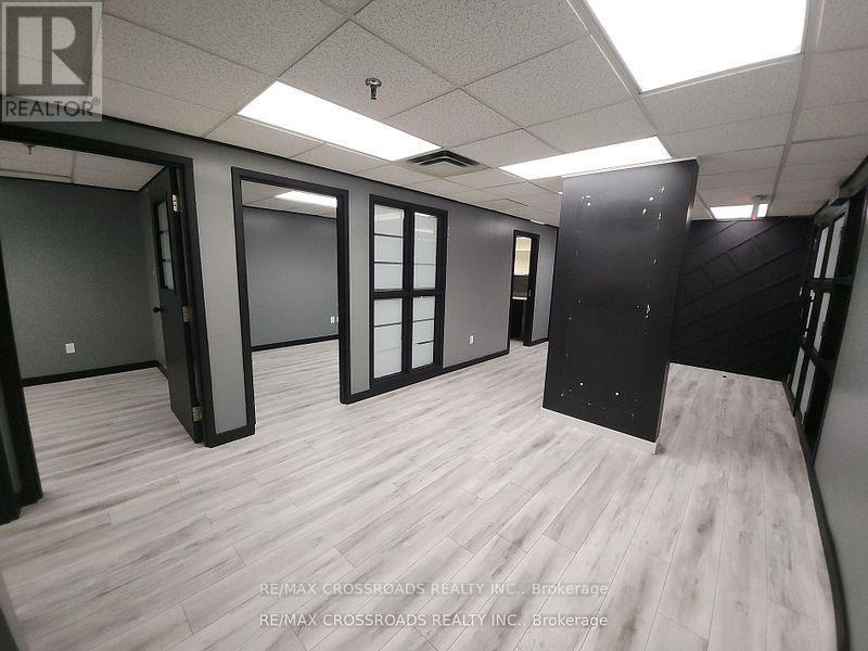 Lla - 50 Dunlop Street E Property Photo 22