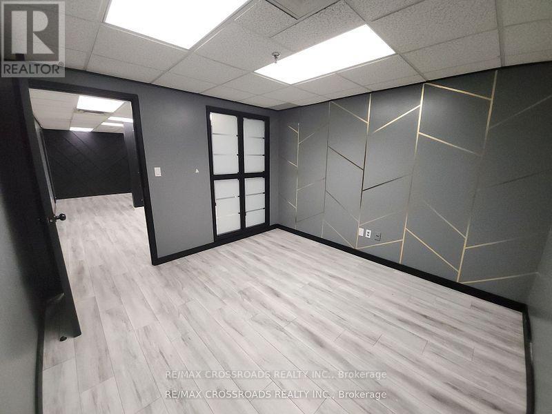 Lla - 50 Dunlop Street E Property Photo 24