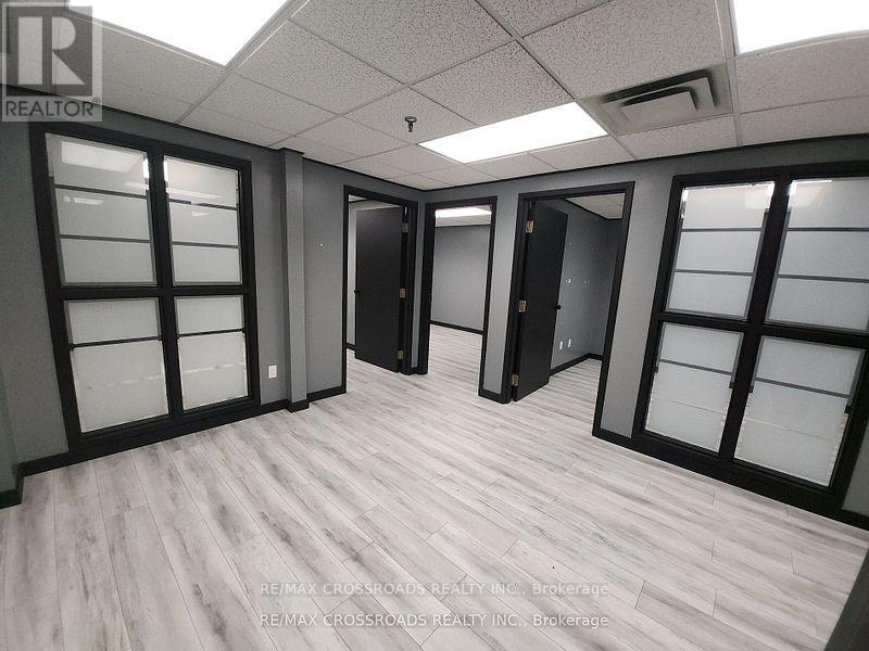 Lla - 50 Dunlop Street E Property Photo 25