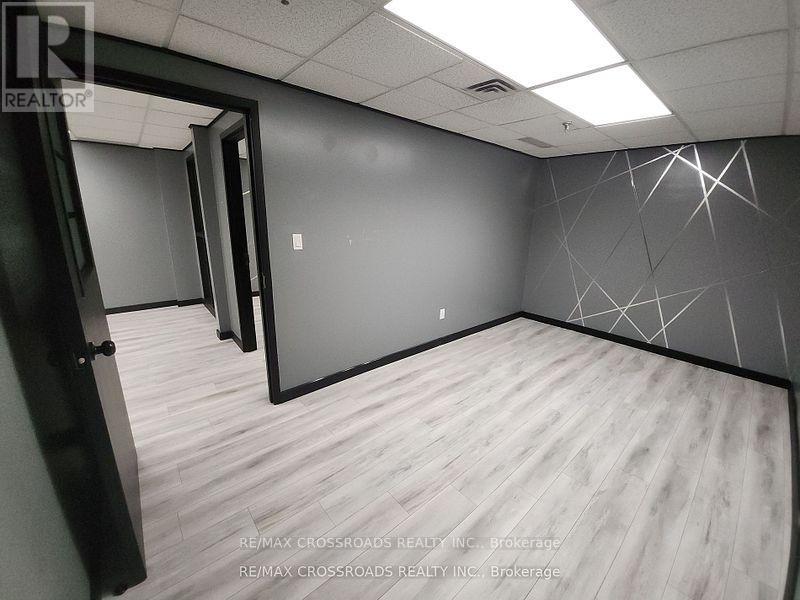 Lla - 50 Dunlop Street E Property Photo 26