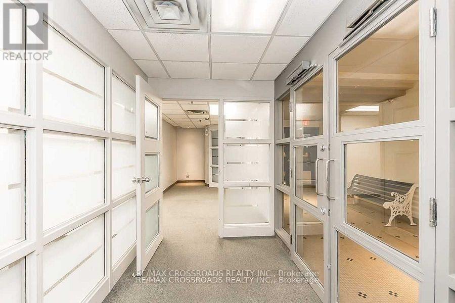 Lla - 50 Dunlop Street E Property Photo 28