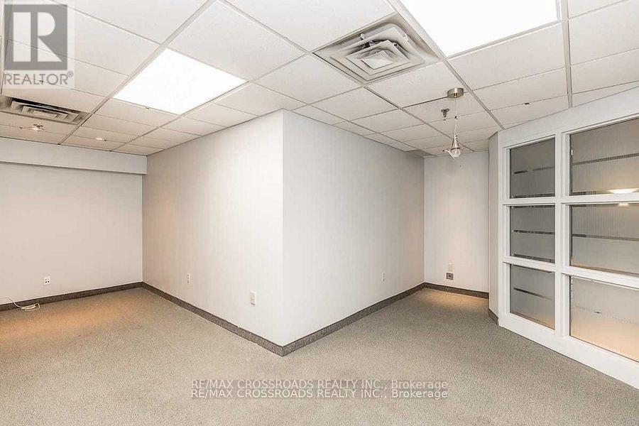 Lla - 50 Dunlop Street E Property Photo 29