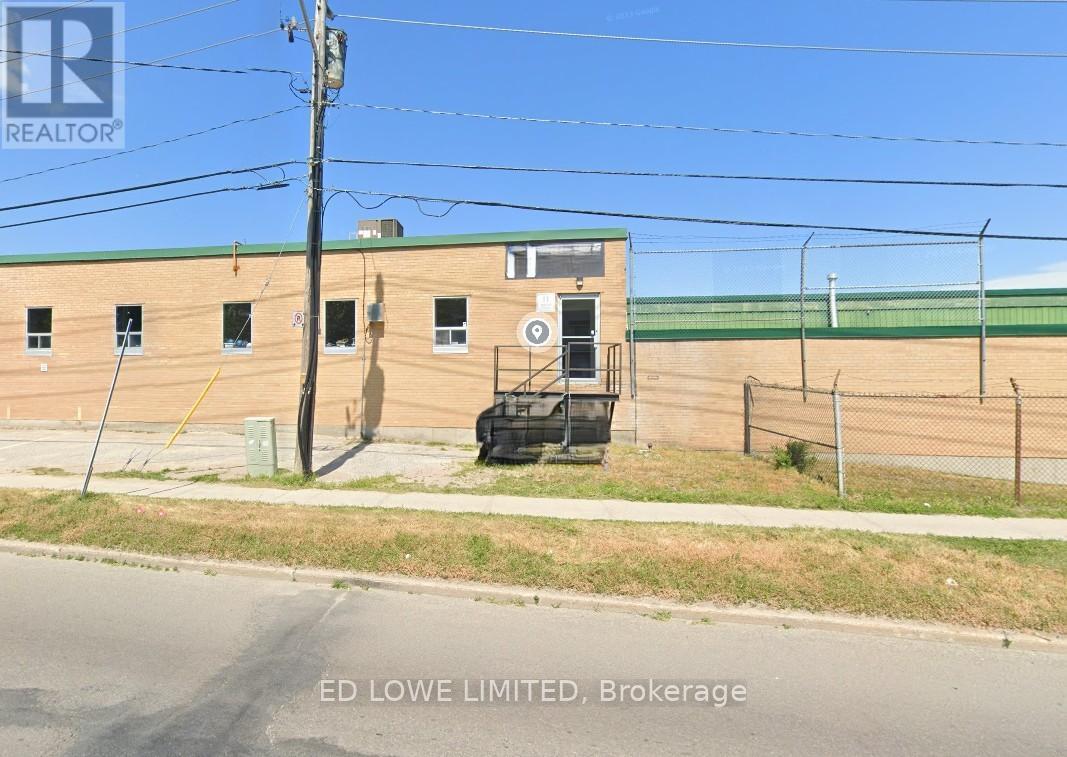 940 - 11 Innisfil Street Property Photo 1