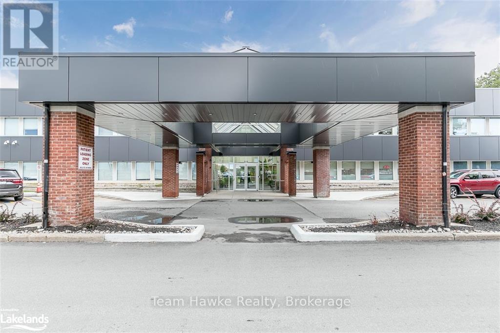 104 - 240 Penetanguishene Road Property Photo 3