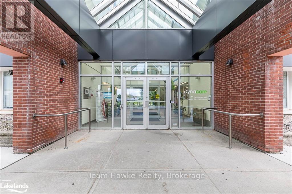 104 - 240 Penetanguishene Road Property Photo 4