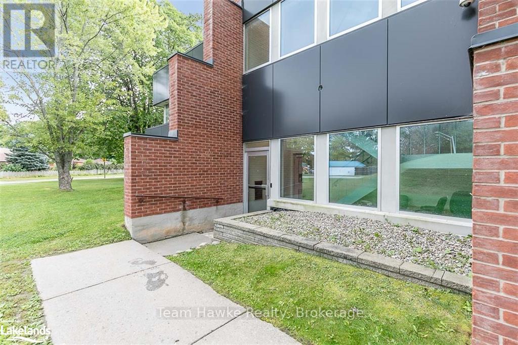 103a - 240 Penetanguishene Road Property Photo 8
