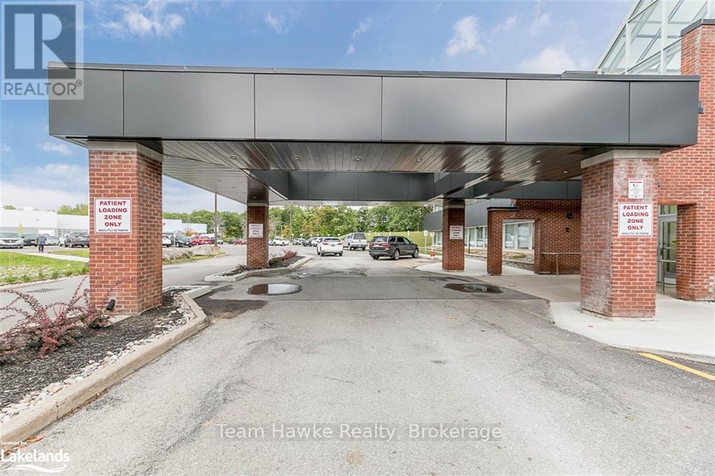 203 - 240 Penetanguishene Road Property Photo 2