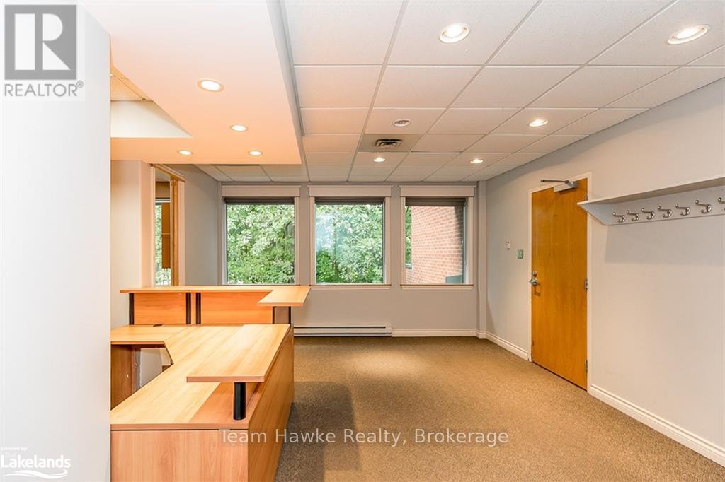 203 - 240 Penetanguishene Road Property Photo 12