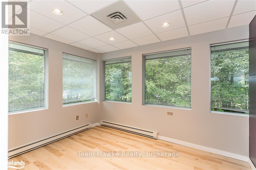 203 - 240 Penetanguishene Road Property Photo 17