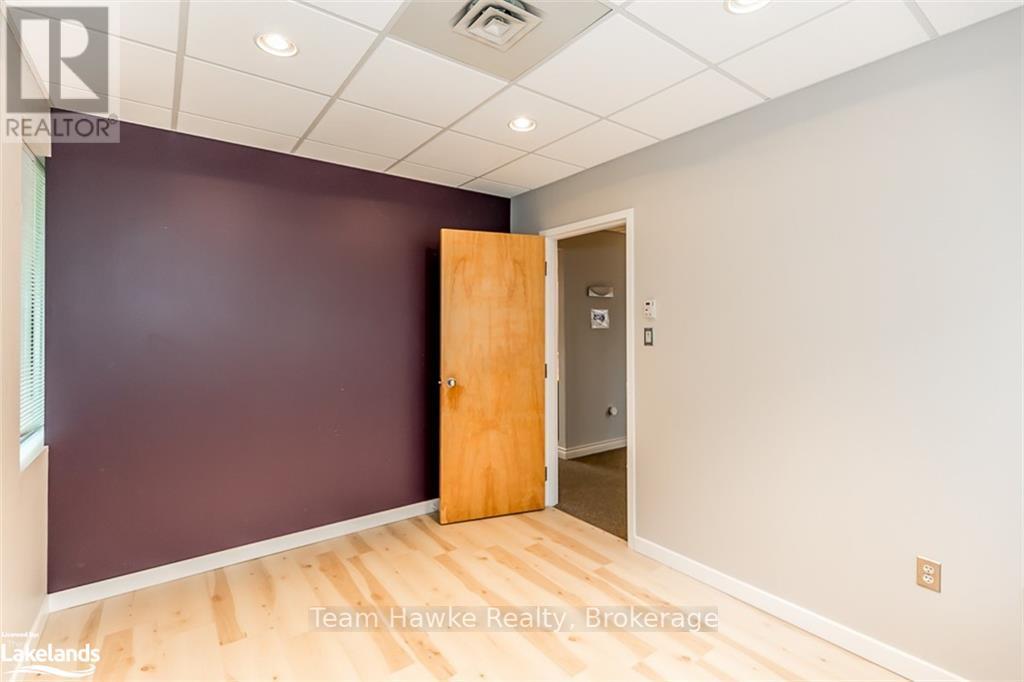 203 - 240 Penetanguishene Road Property Photo 18