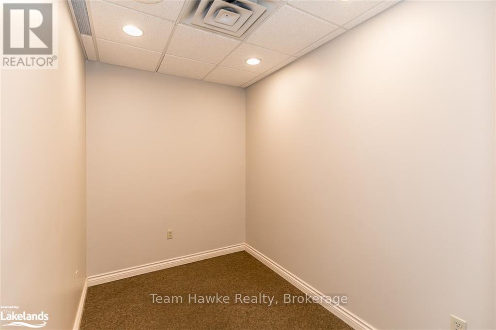 203 - 240 Penetanguishene Road Property Photo 36