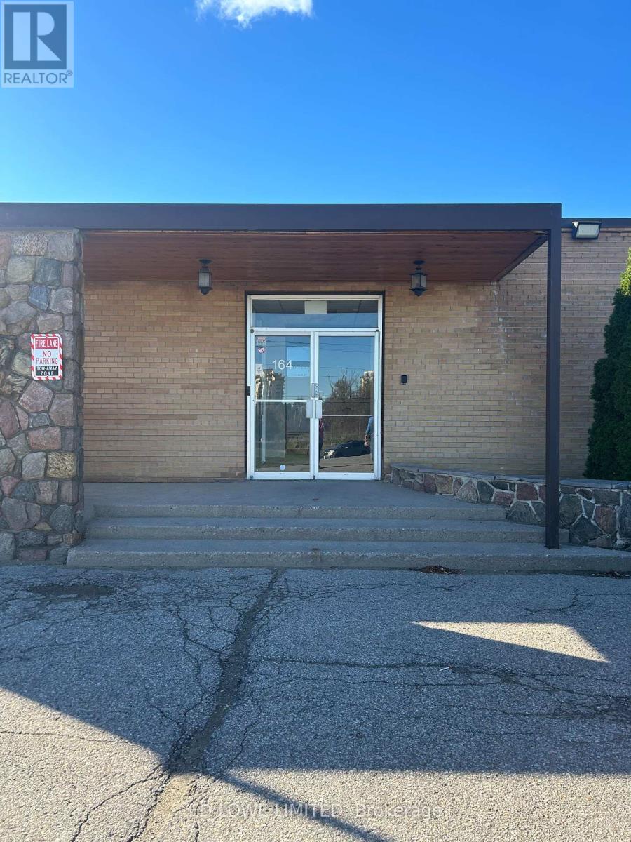 100 - 164 Innisfil Street Property Photo 2