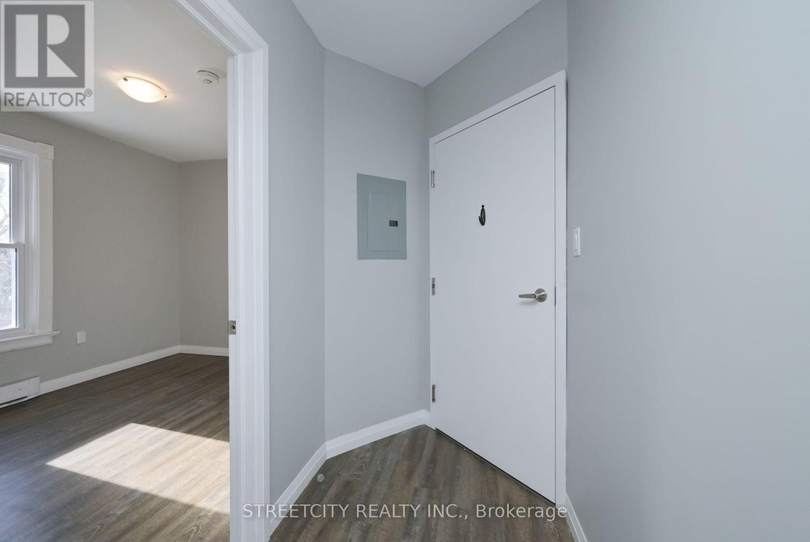203 - 170 Bradford Street Property Photo 5