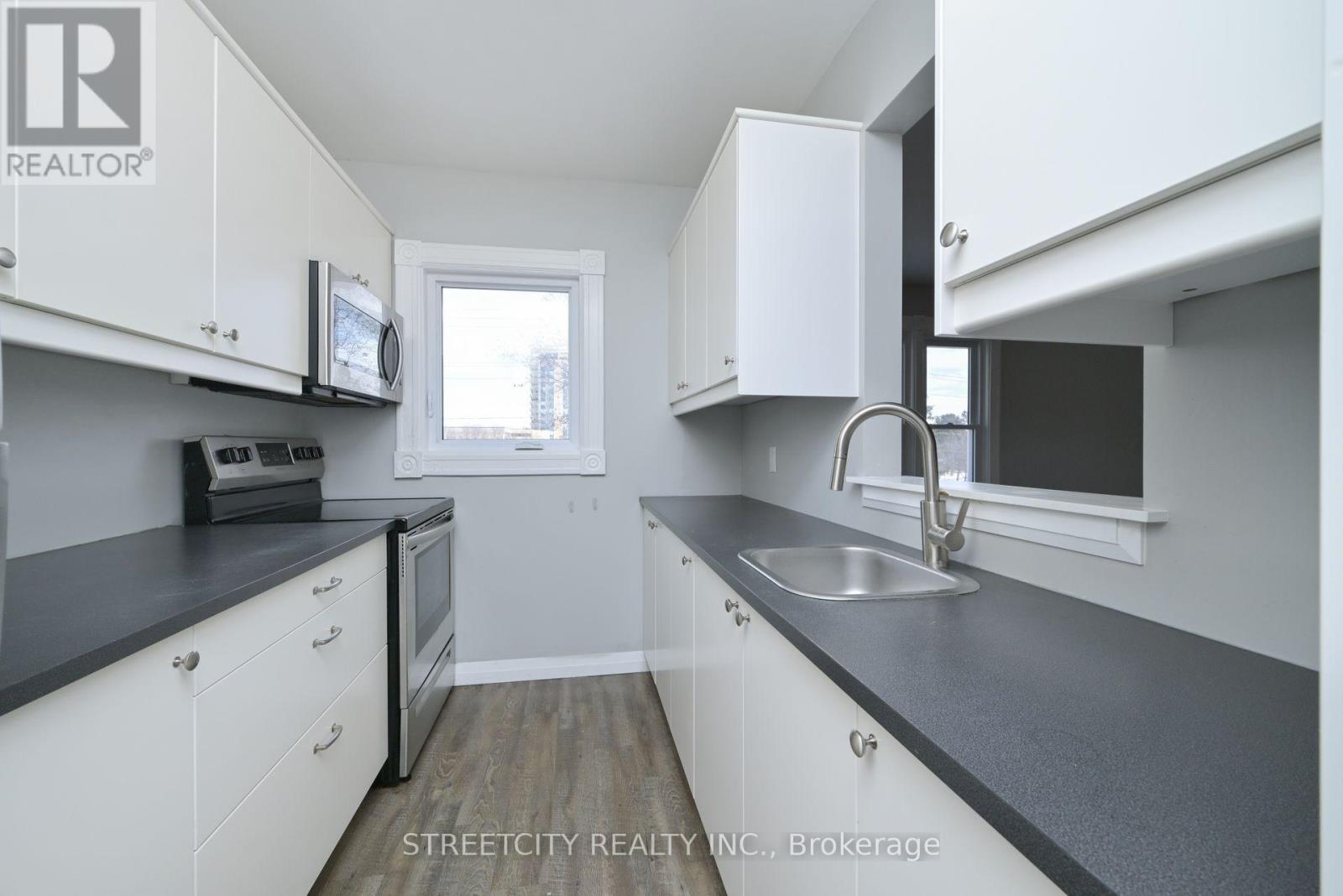 203 - 170 Bradford Street Property Photo 7
