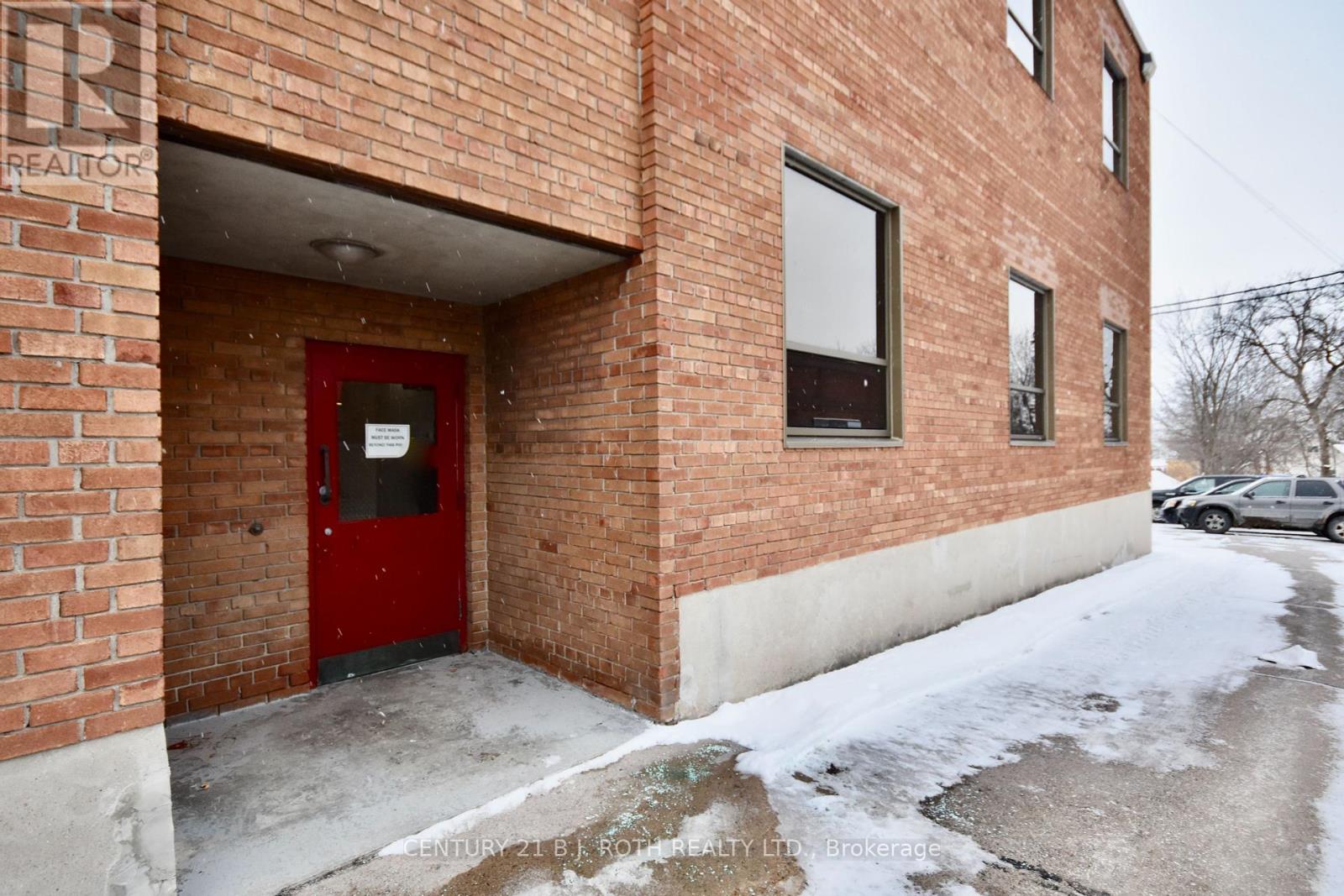 31 Colborne Street E Property Photo 5