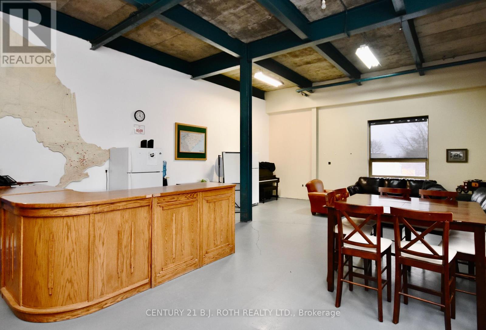 31 Colborne Street E Property Photo 14