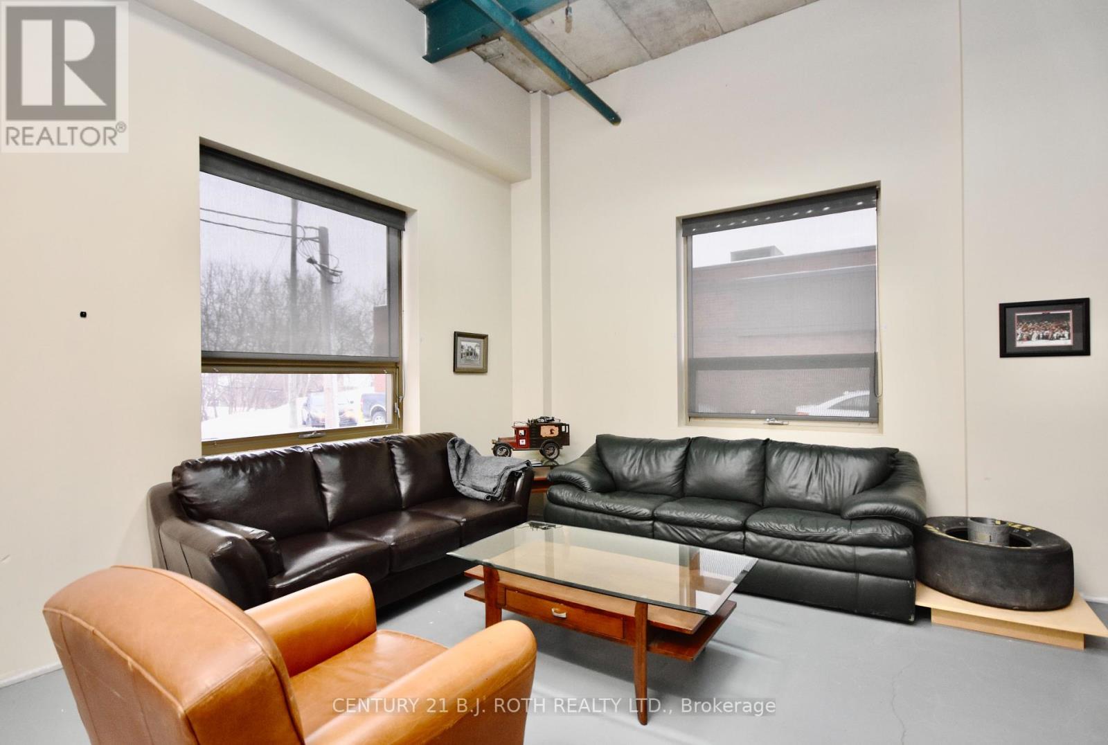 31 Colborne Street E Property Photo 15