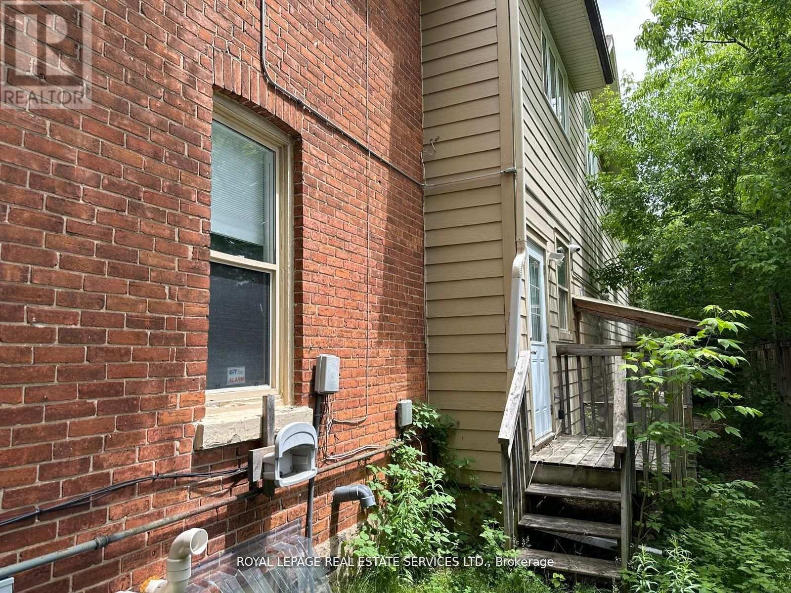 100 Essa Road Property Photo 5