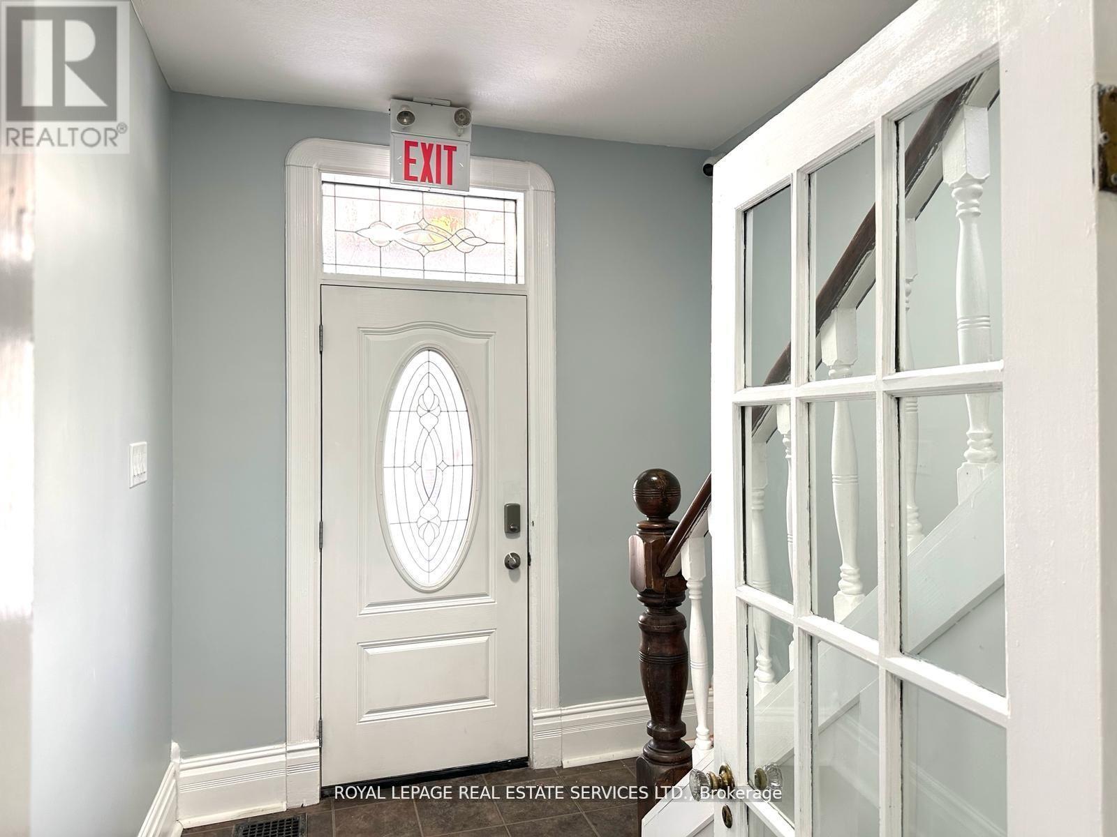 100 Essa Road Property Photo 7