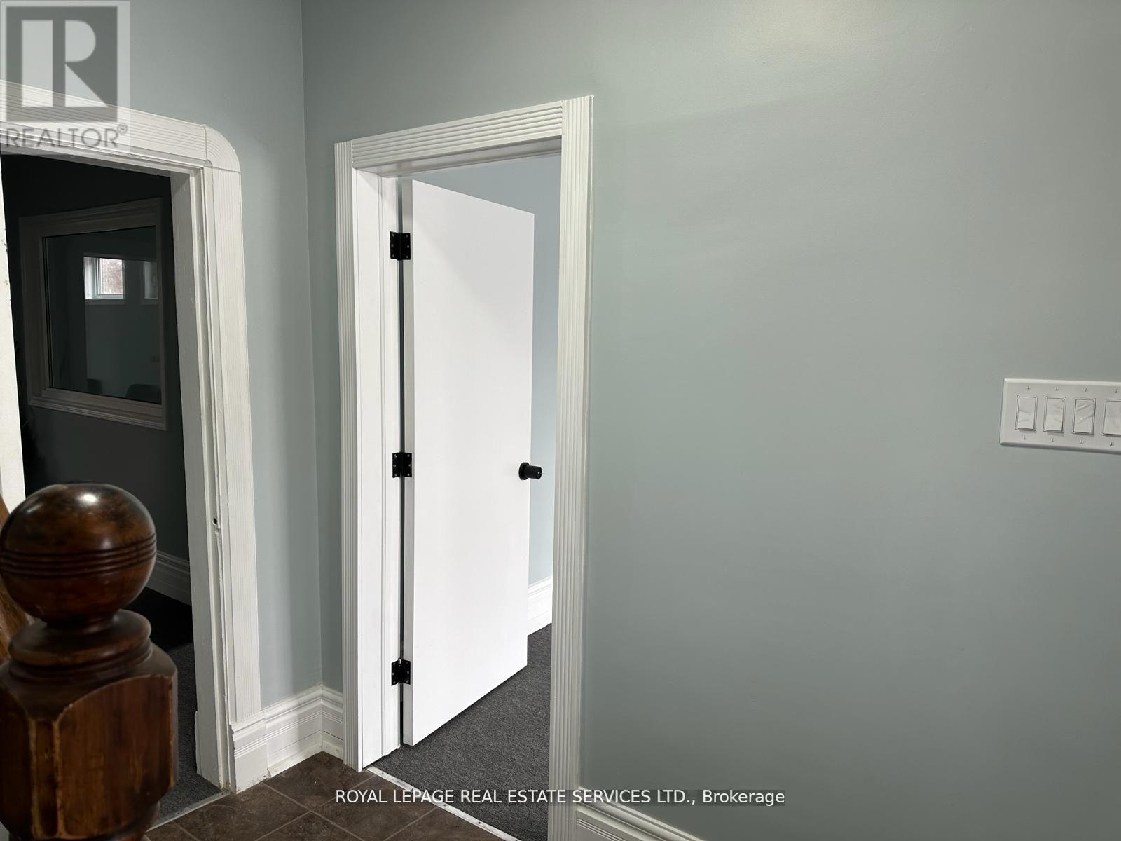 100 Essa Road Property Photo 8