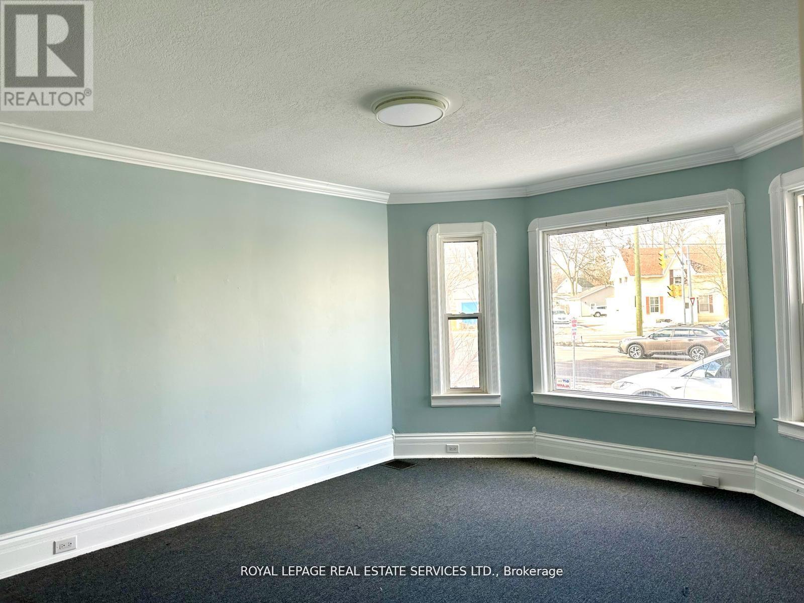 100 Essa Road Property Photo 10