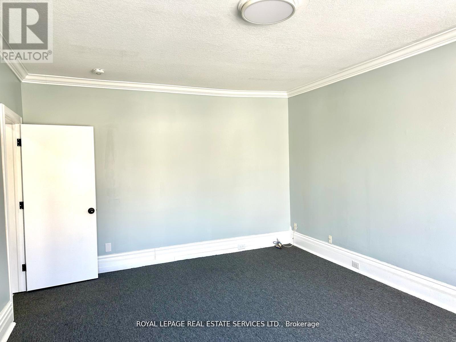 100 Essa Road Property Photo 11