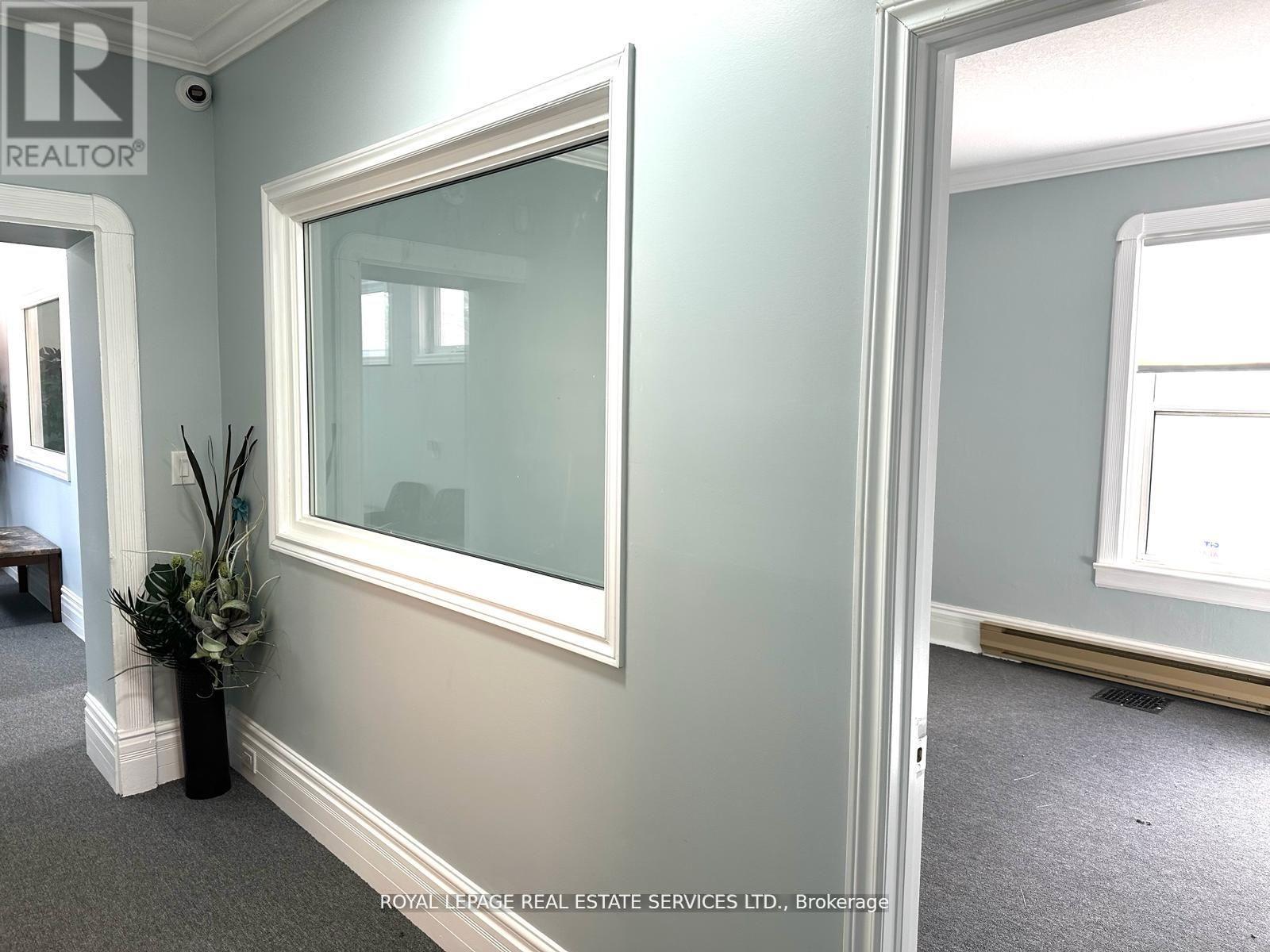 100 Essa Road Property Photo 12