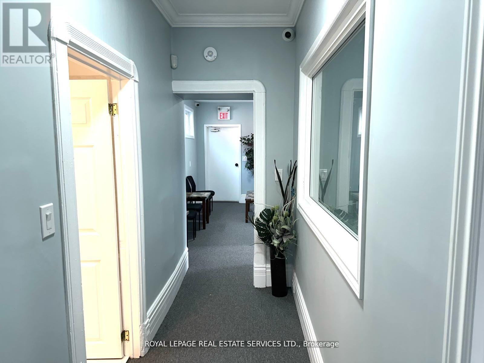 100 Essa Road Property Photo 15