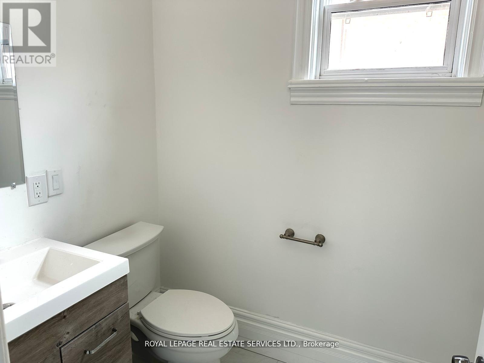 100 Essa Road Property Photo 16