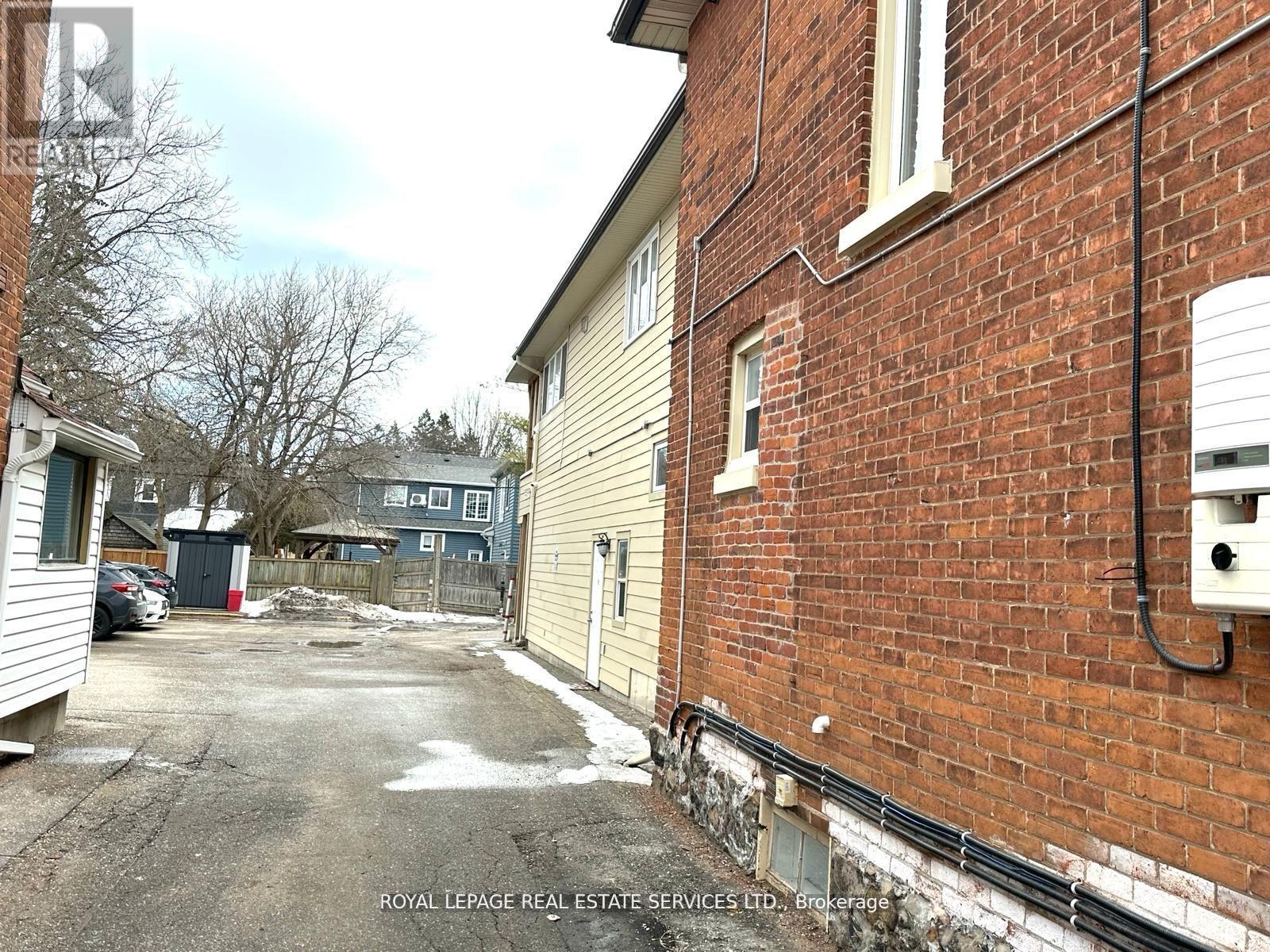 100 Essa Road Property Photo 25