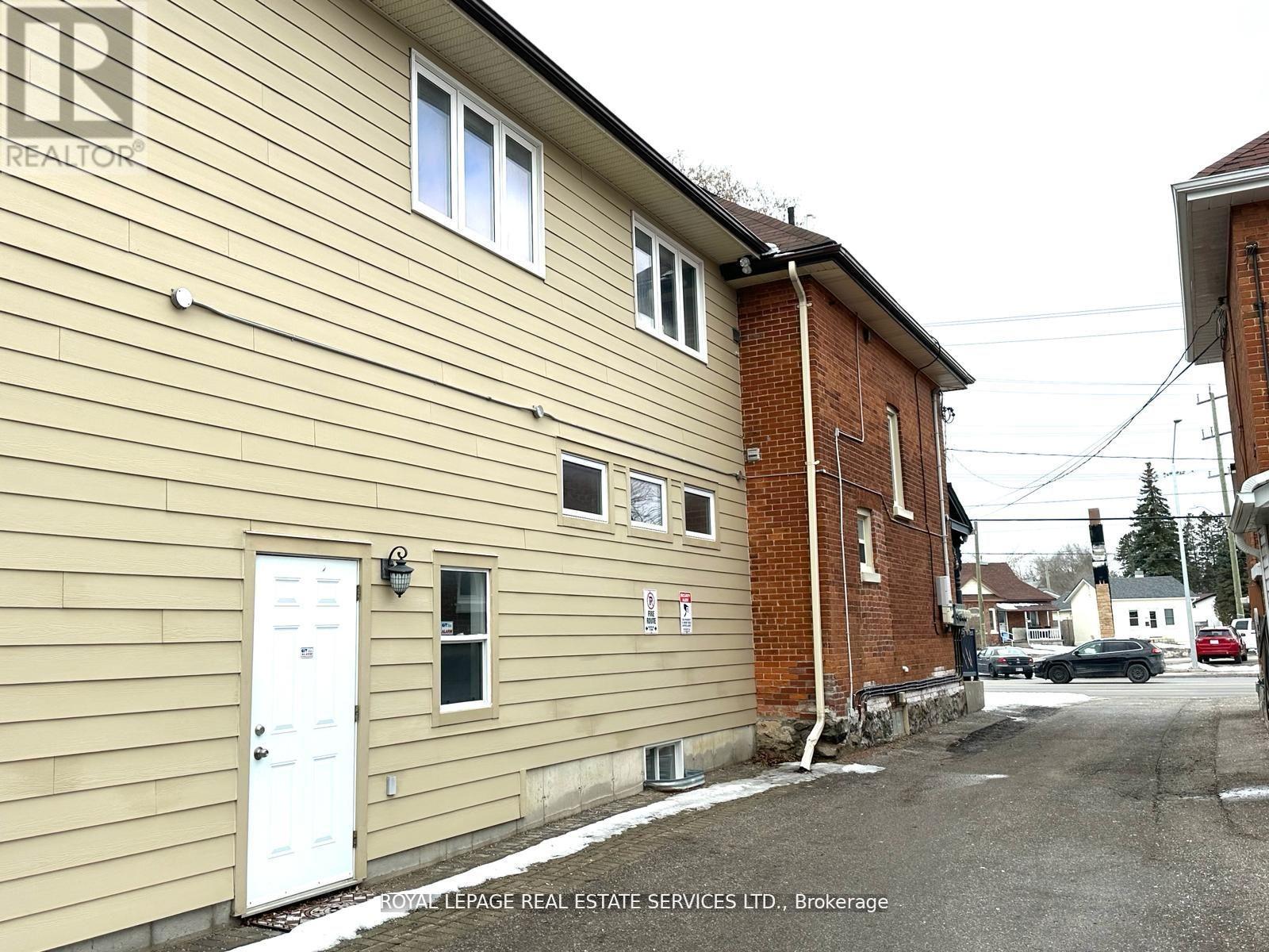 100 Essa Road Property Photo 27