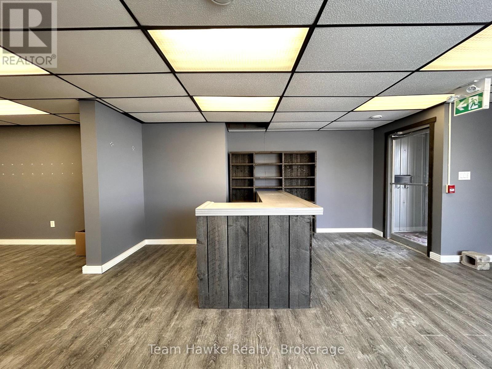A - 521 Bay Street Property Photo 7