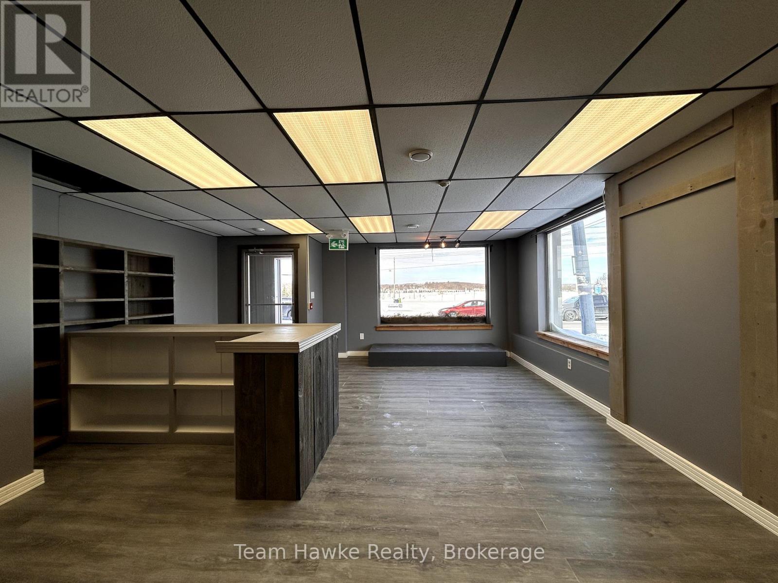A - 521 Bay Street Property Photo 8