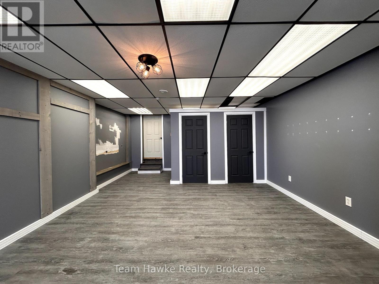A - 521 Bay Street Property Photo 9